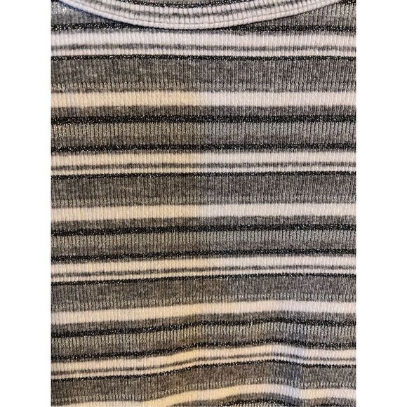 Gap Top Size Medium M Feather Tee Basic Pullover Gray Striped Metallic (2467) - Picture 2 of 5